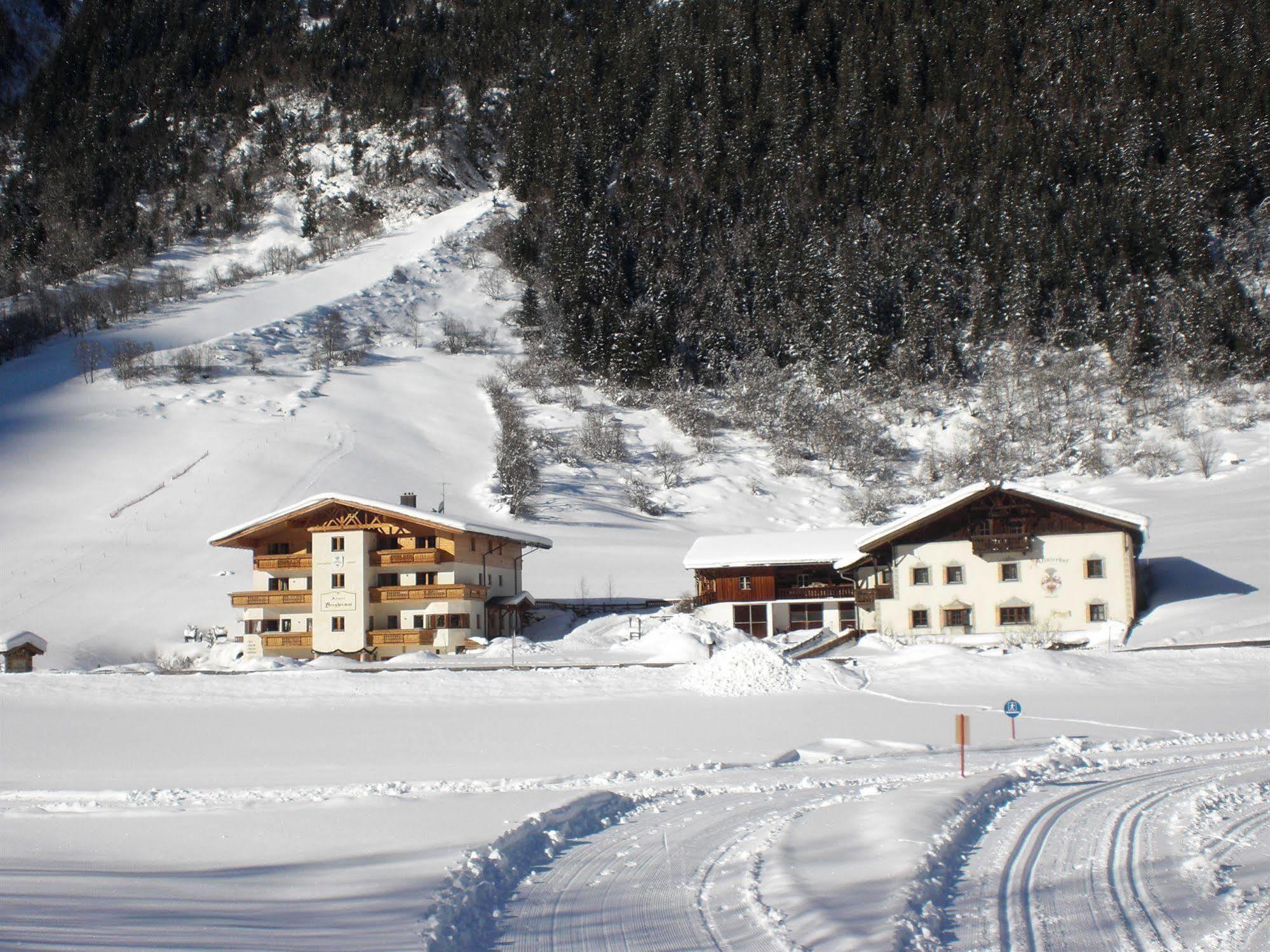 Alfaierhof-Bergheimat Hotell Gschnitz Exteriör bild